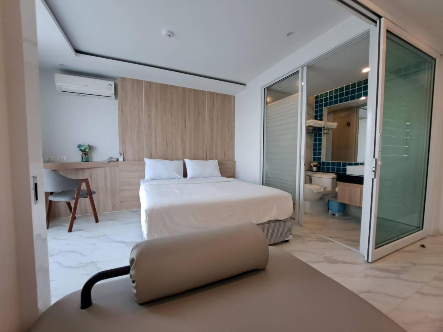Deco Pattaya Hotel North Pattaya Exterior photo